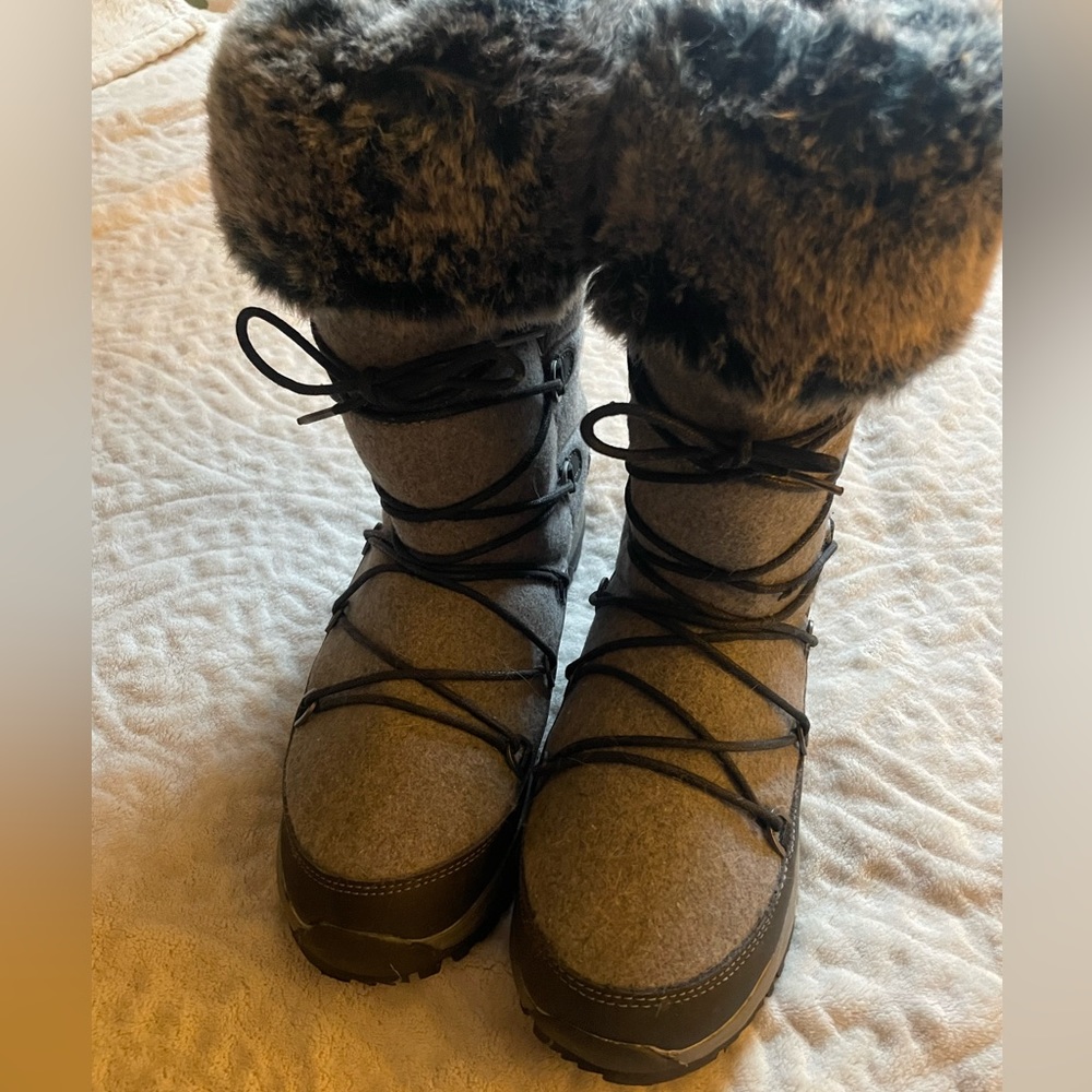 Bearpaw Women’s Leslie Waterproof Boots